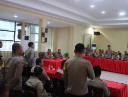 Kapolresta Manado Pimpin Rapat Evaluasi Tugas Bhabinkamtibmas untuk Tingkatkan Kinerja Keamanan.