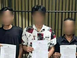 Resmob Polda Sulut Tangkap 3 Tersangka TPPO Modus Aplikasi Prostitusi Online di Manado.