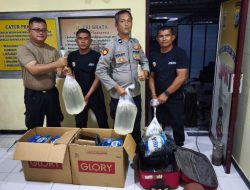 Polsek Pelabuhan Manado Amankan 125 Liter Miras Ilegal dalam Operasi Razia di Pelabuhan.