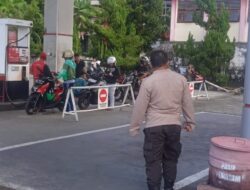 Personel Polsek Wanea Intensifkan Pemantauan dan Pengaturan Lalin di SPBU untuk Kelancaran Penyaluran BBM.