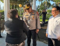 Kapolresta Manado Dampingi Wagub Sulut Sambut Kedatangan Wamendes PDT Ahmad Riza Patria di Bandara Sam Ratulangi.