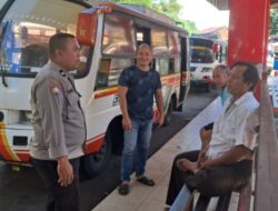Sat Binmas Polresta Manado Himbau Keselamatan Berkendara kepada Sopir Bus di Terminal Paal Dua.