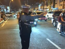 Ciptakan Kelancaran Lalu Lintas, Satlantas Polresta Manado Lakukan Pengaturan di Malam Hari.