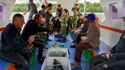 Patroli Gabungan Sat Pol Airud Polresta Manado dan Imigrasi Sisir Kawasan Taman Laut Bunaken.