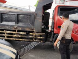 Cegah Kemacetan dan Gangguan Kamtibmas, Personel Polsek Malalayang Lakukan Pemantauan dan Pengaturan Lalin di SPBU.